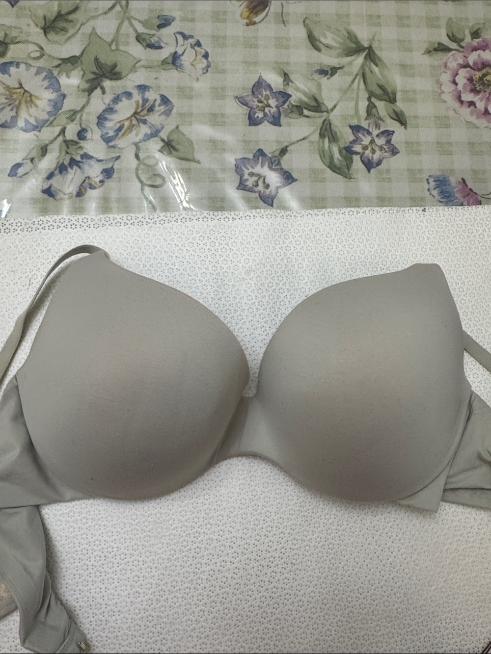 Victoria's Secret Light Gray Seamless Molded T-Shirt Bra
